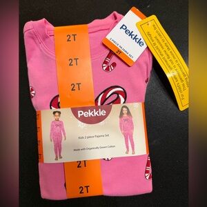 NWT - Pekkle Kids 2-piece Holiday Pajama Set - Pink candy canes - 2T